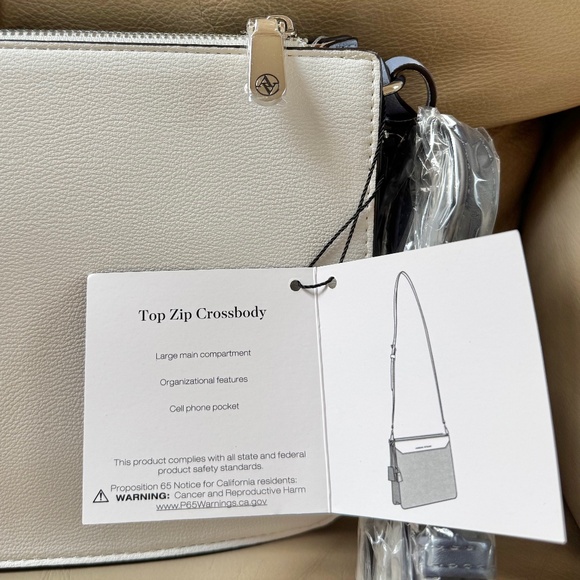 NWT Adrienne Vittadini Key Lock Colorblock Blue White Crossbody Bag - Picture 6 of 7